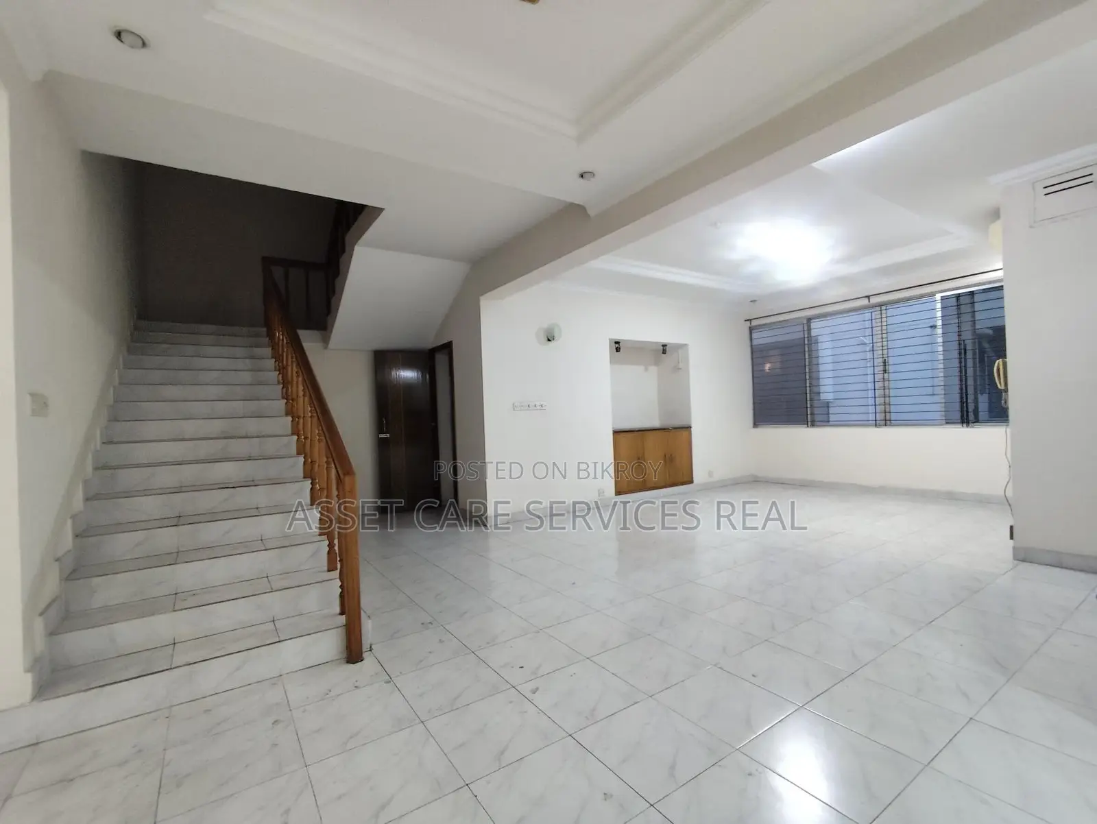 Duplex 4-Bedroom Apartment for Rent in Baridhara Diplomatic Zone