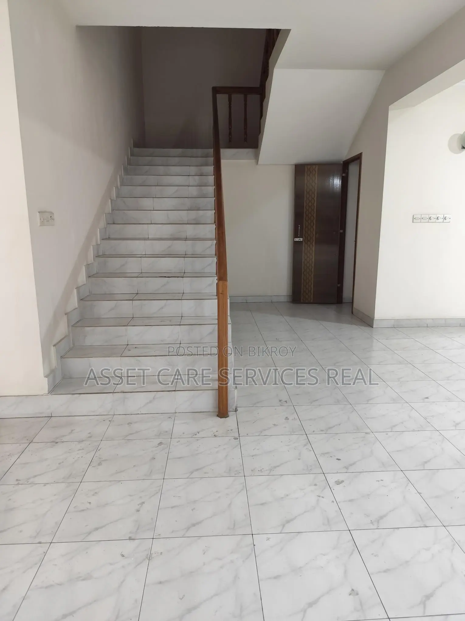 Duplex 4-Bedroom Apartment for Rent in Baridhara Diplomatic Zone
