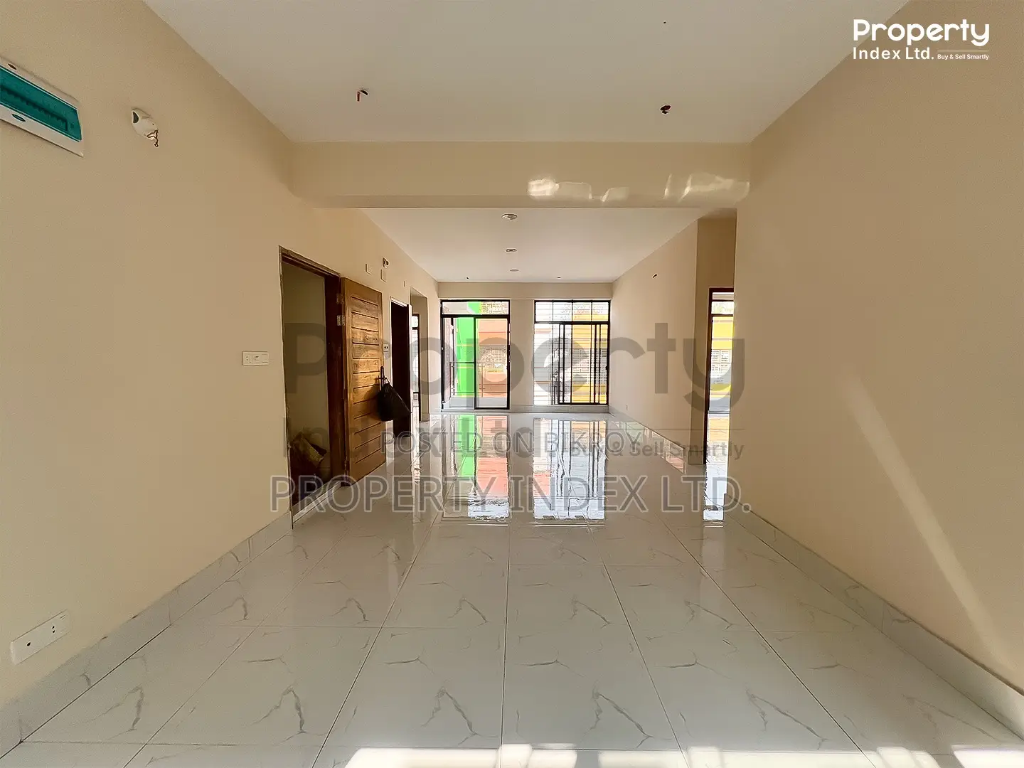 সেক্টর ১১-এ ২০৪৪ স্কয়ার ফিট ফ্ল্যাট বিক্রয়