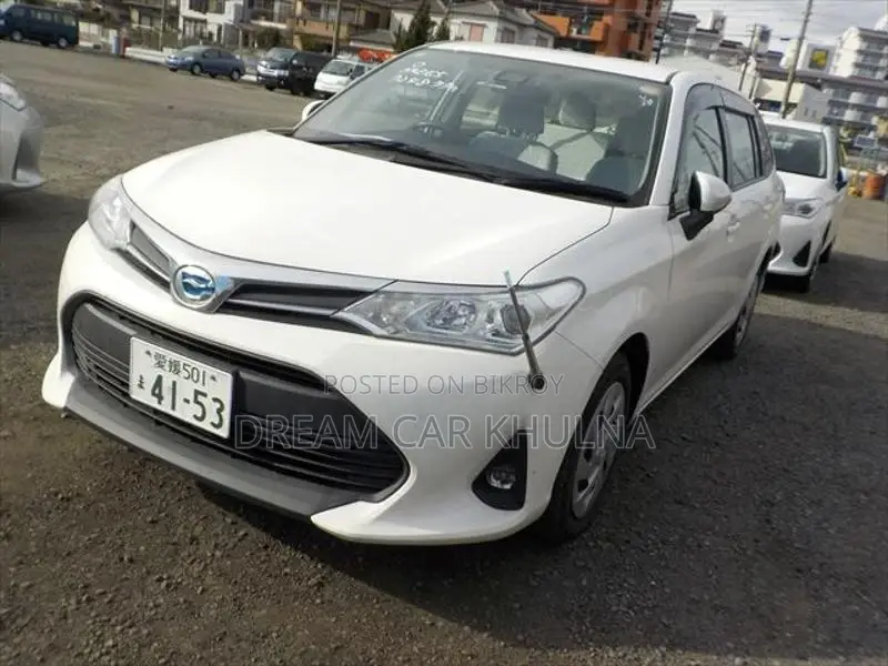 Toyota Fielder Ex Hybrid white 2021