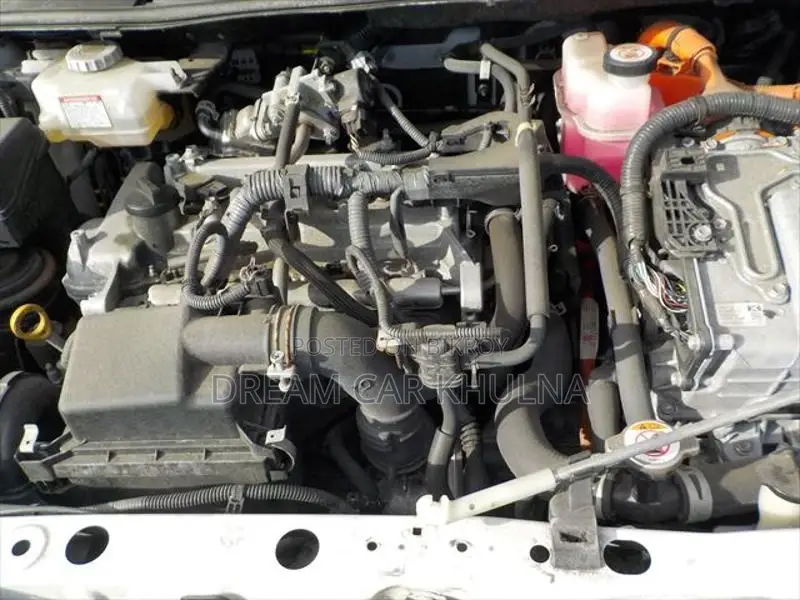 Toyota Fielder Ex Hybrid white 2021