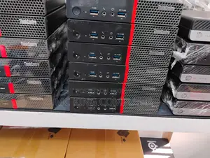 Desktop Computer Lenovo ThinkCentre M700 4GB Intel Core i3 SSD 128GB