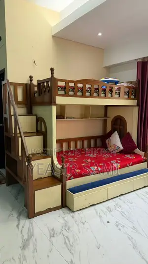 দো তলা খাট বাচ্চাদের জন্য খুবই আকর্ষণীয়।  কাঠের, সাথে ড্রয়ার সিড়ি আছে। সেই সাথে দুইটা ম্যাট্রেক্স নতুন অবস্থায় আছে। শুধু কালার টাচ আপ করতে হবে