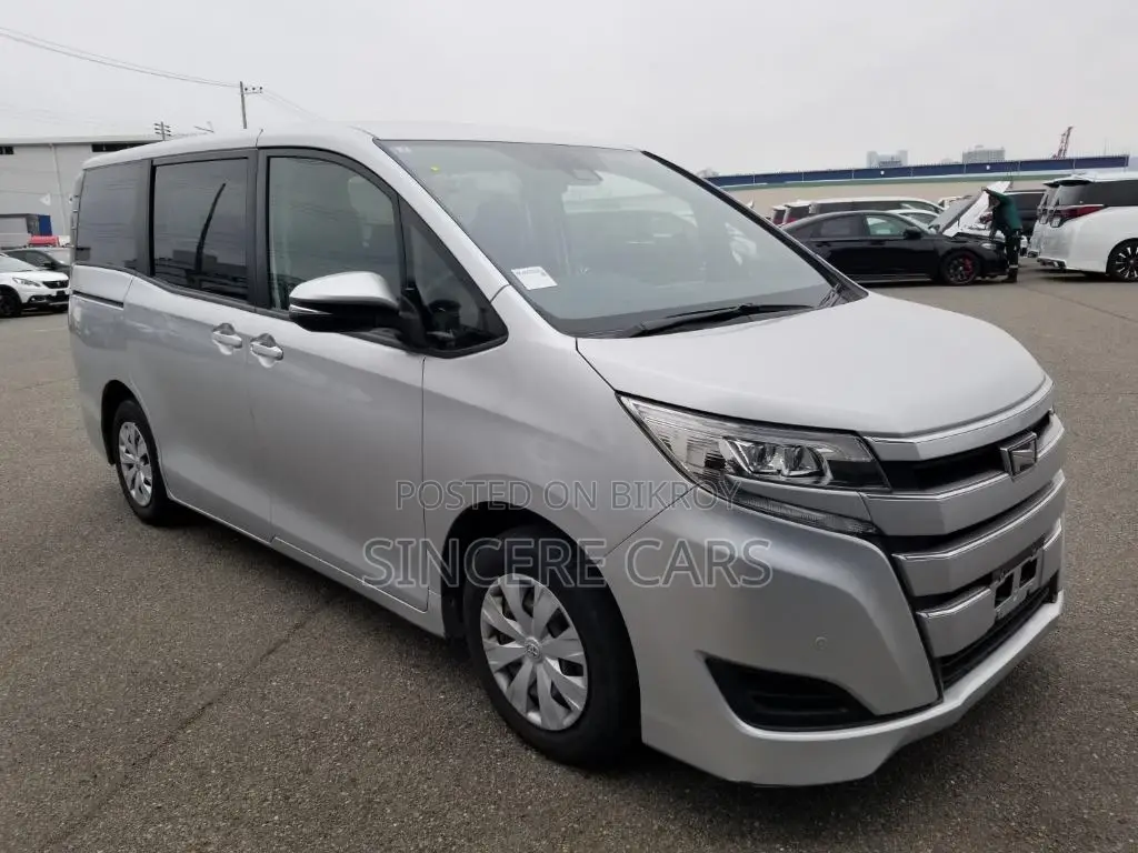 Toyota Noah X KEY 1DOOR PWR 2021