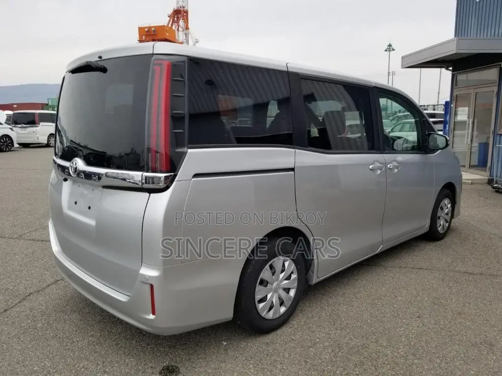 Toyota Noah X KEY 1DOOR PWR 2021