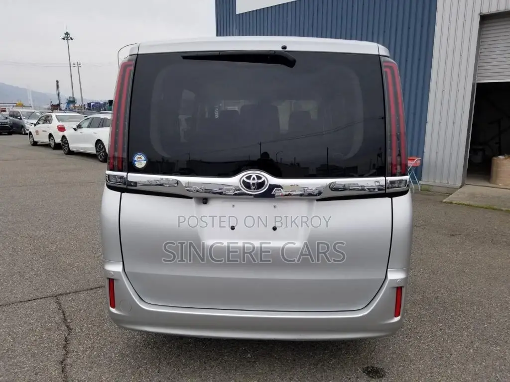 Toyota Noah X KEY 1DOOR PWR 2021