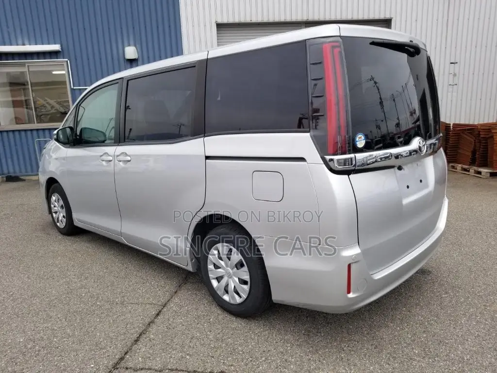 Toyota Noah X KEY 1DOOR PWR 2021