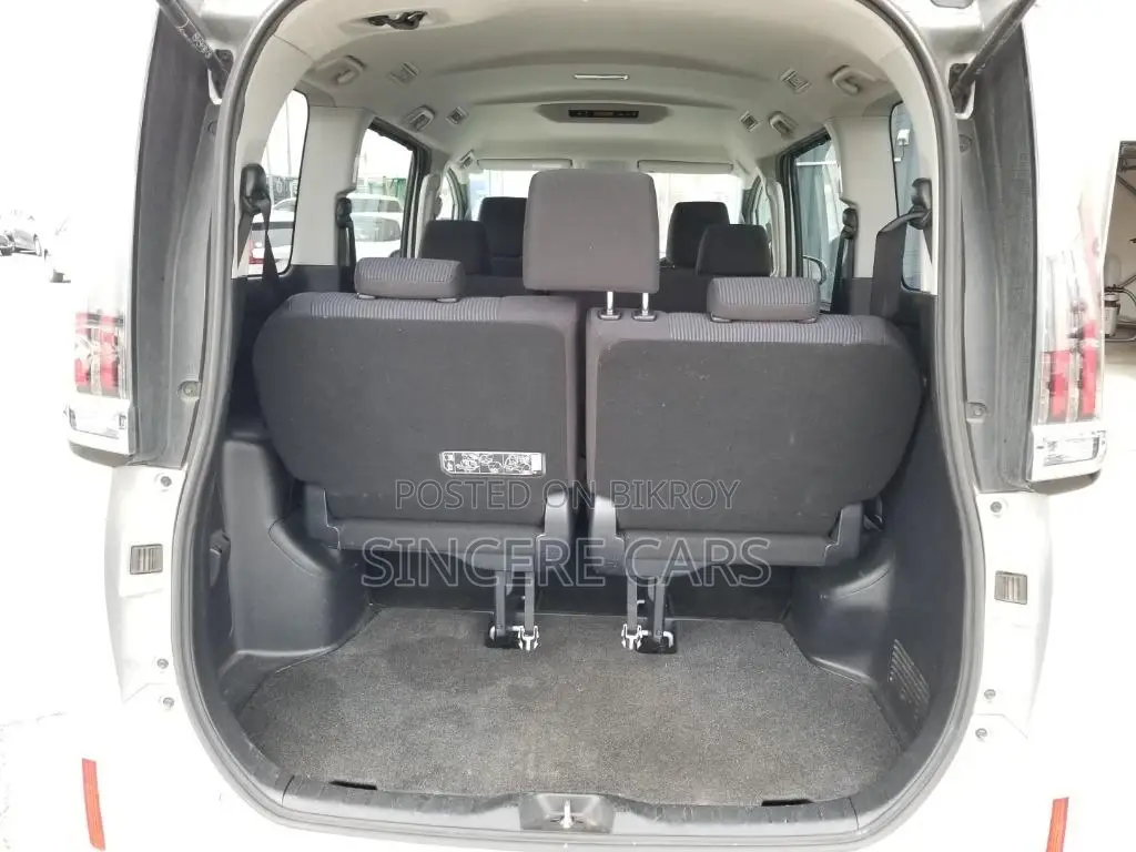 Toyota Noah X KEY 1DOOR PWR 2021