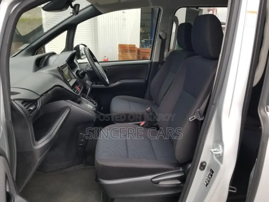 Toyota Noah X KEY 1DOOR PWR 2021