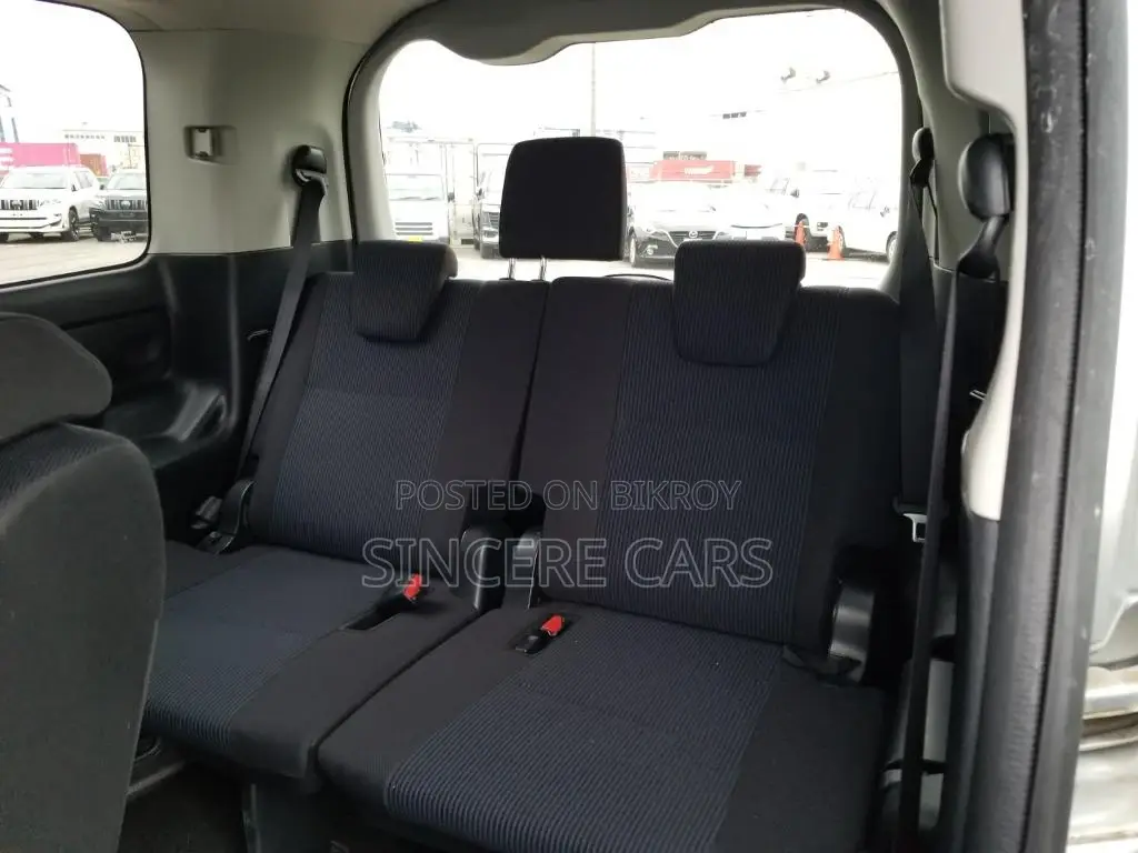 Toyota Noah X KEY 1DOOR PWR 2021