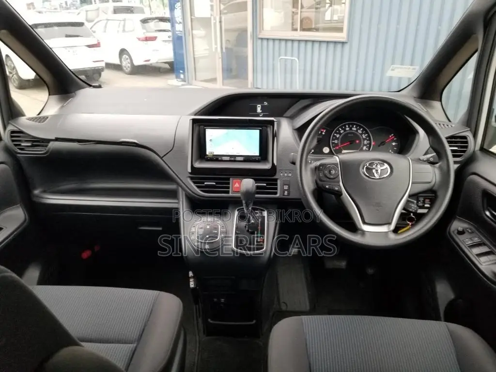 Toyota Noah X KEY 1DOOR PWR 2021