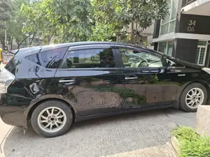 Toyota Prius Alpha 7 Seater 2014