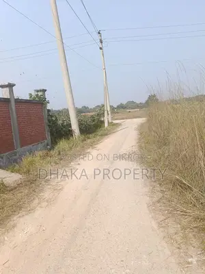 সেক্টর-২১ এ লেকের কাছে ৫ কাঠার পার্ক ইস্ট প্লট