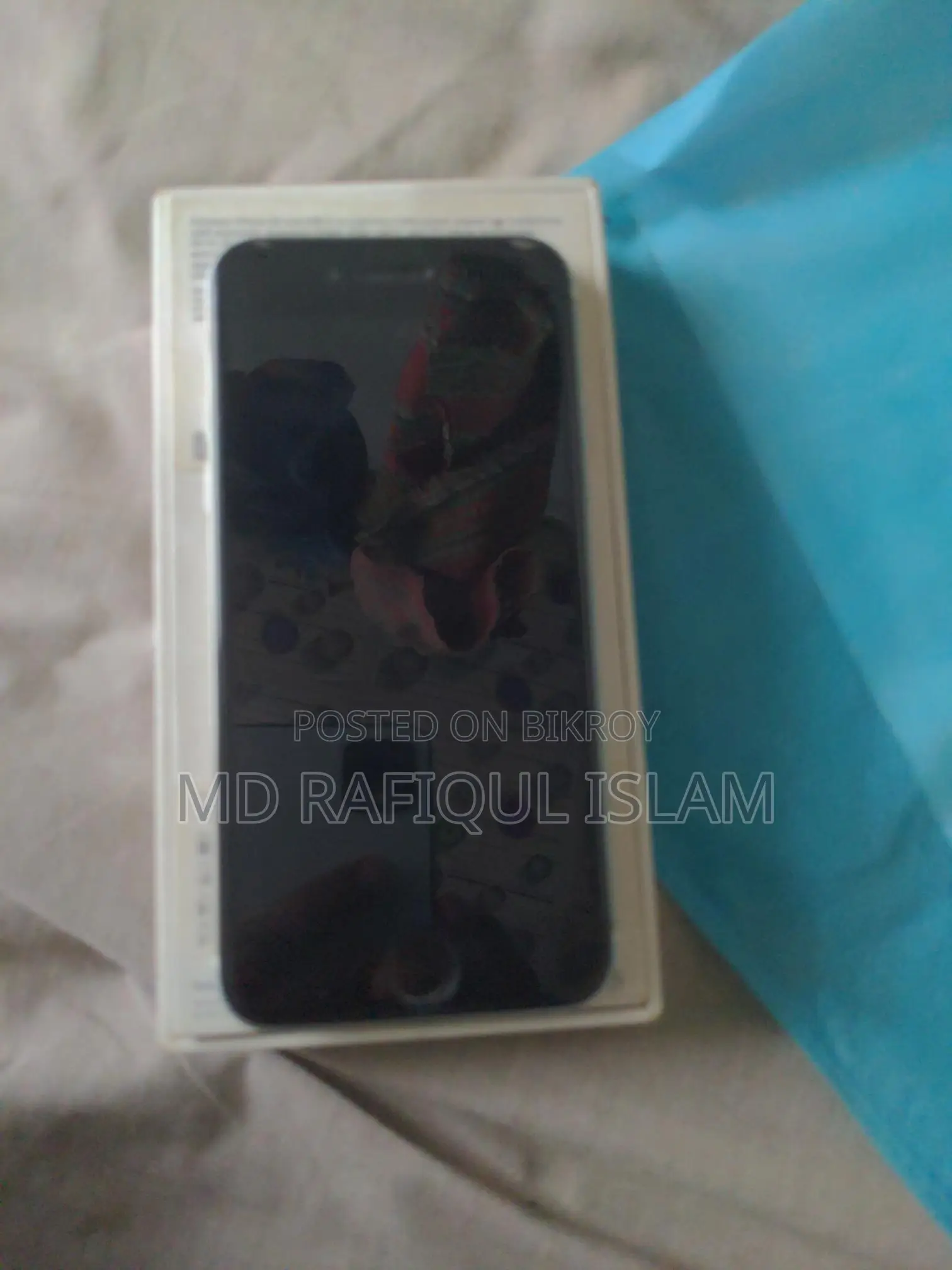 Apple iPhone SE . (Used)
