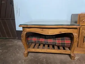 সোফার টেবিল