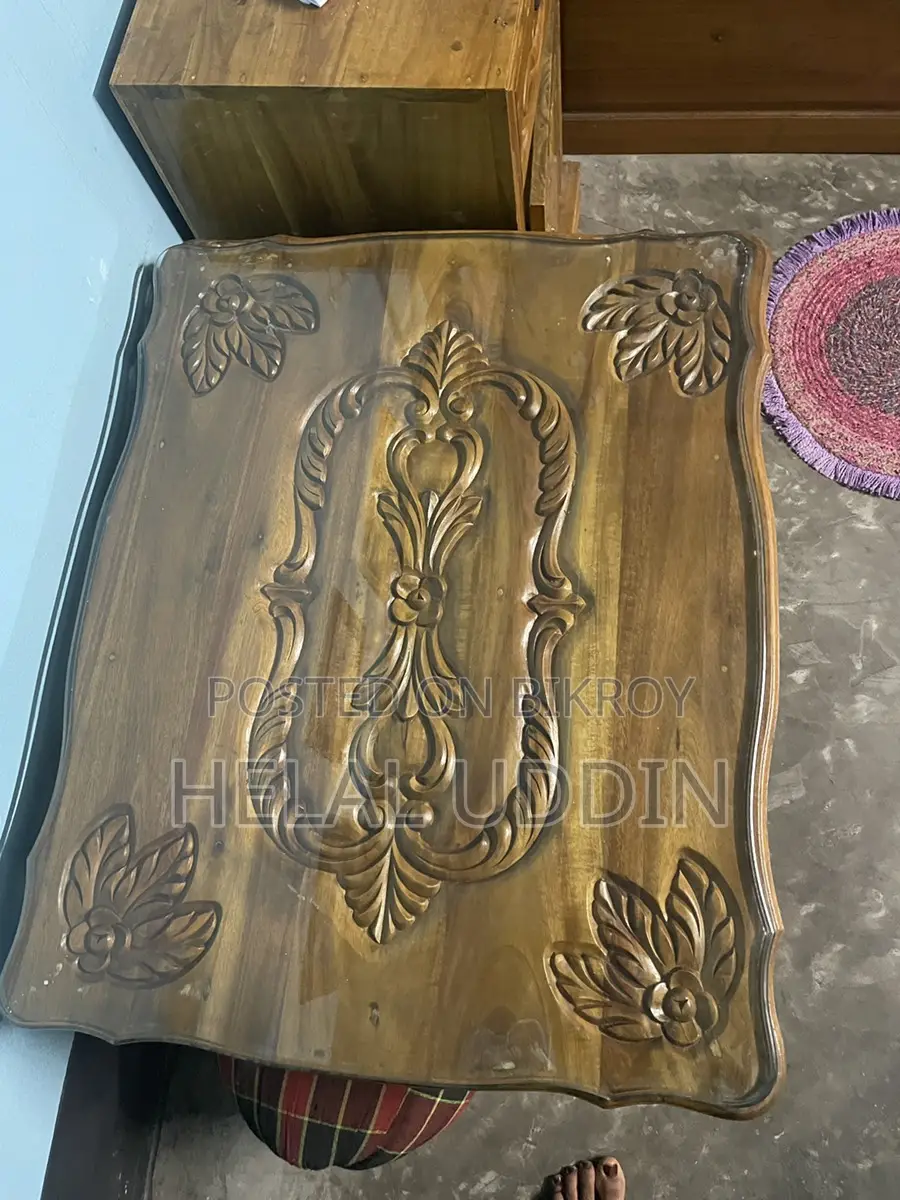 সোফার টেবিল