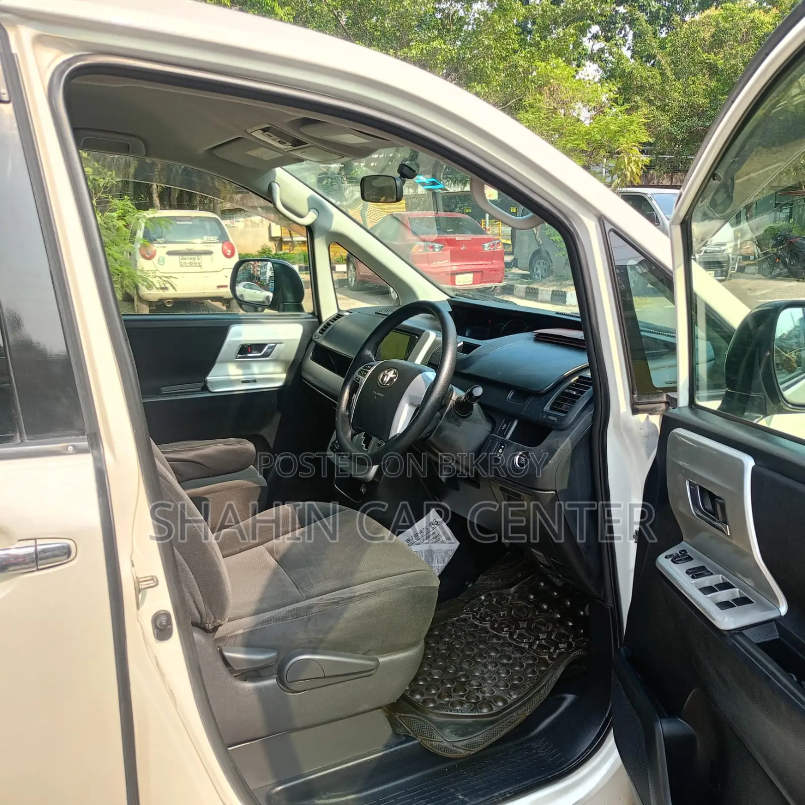 Toyota Noah Push Start 2011