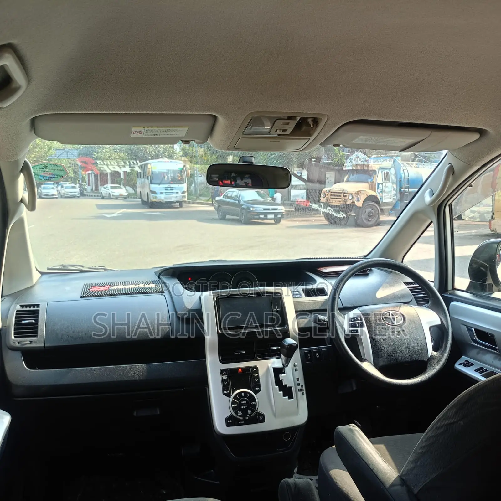 Toyota Noah Push Start 2011