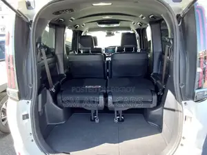 Toyota Esquire Hybrid Gi Premium 2021