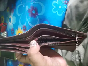 লেদার মানিব্যাগ