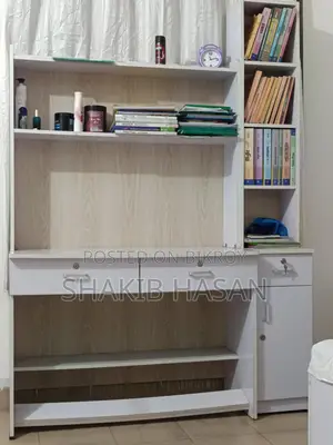 সাদা পার্টেক্সের টেবিল