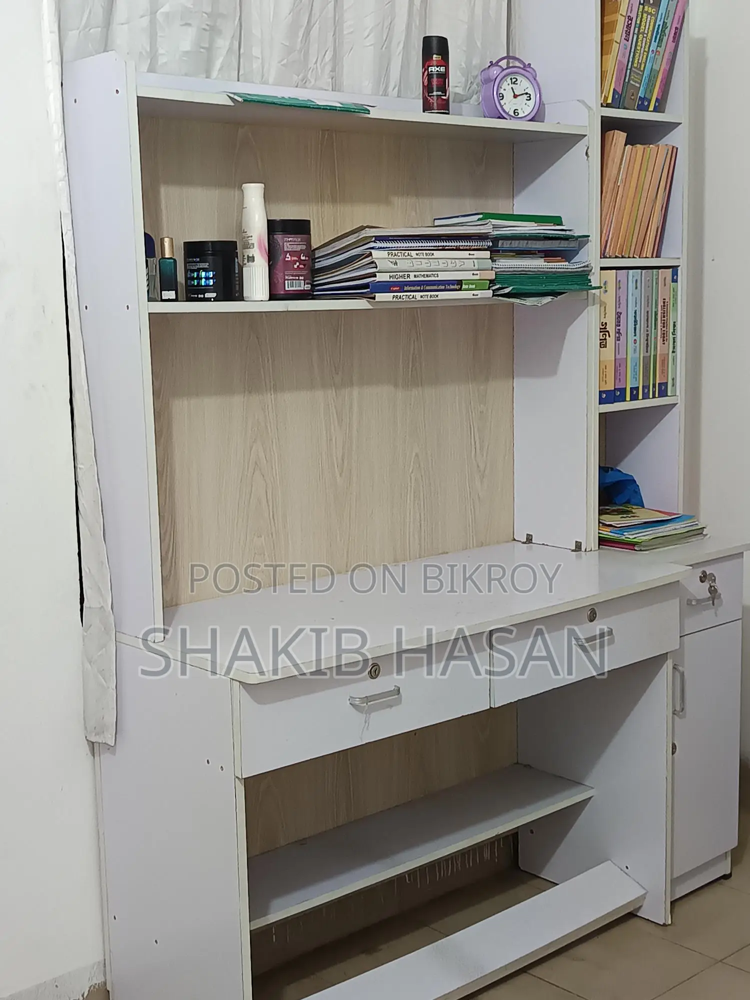 সাদা পার্টেক্সের টেবিল