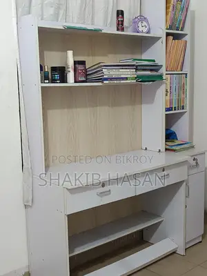 সাদা পার্টেক্সের টেবিল