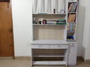 সাদা পার্টেক্সের টেবিল