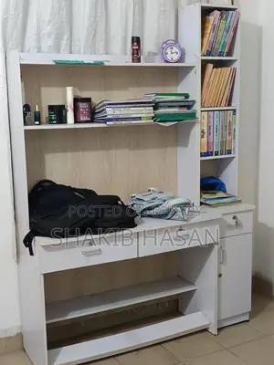 সাদা পার্টেক্সের টেবিল