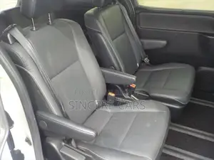 Toyota Esquire GI PKG HYB 2021