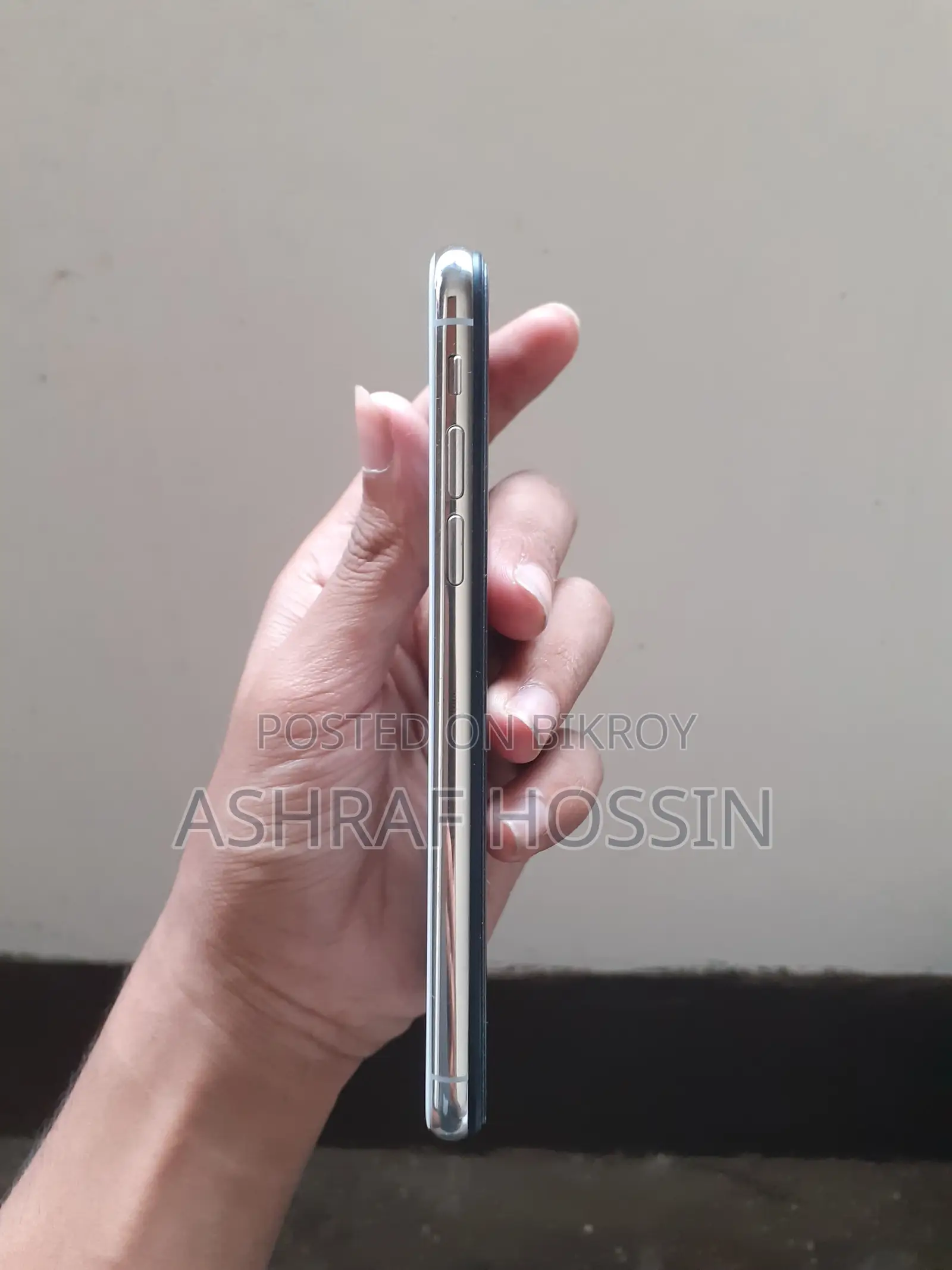 Apple iPhone X with box (Used)