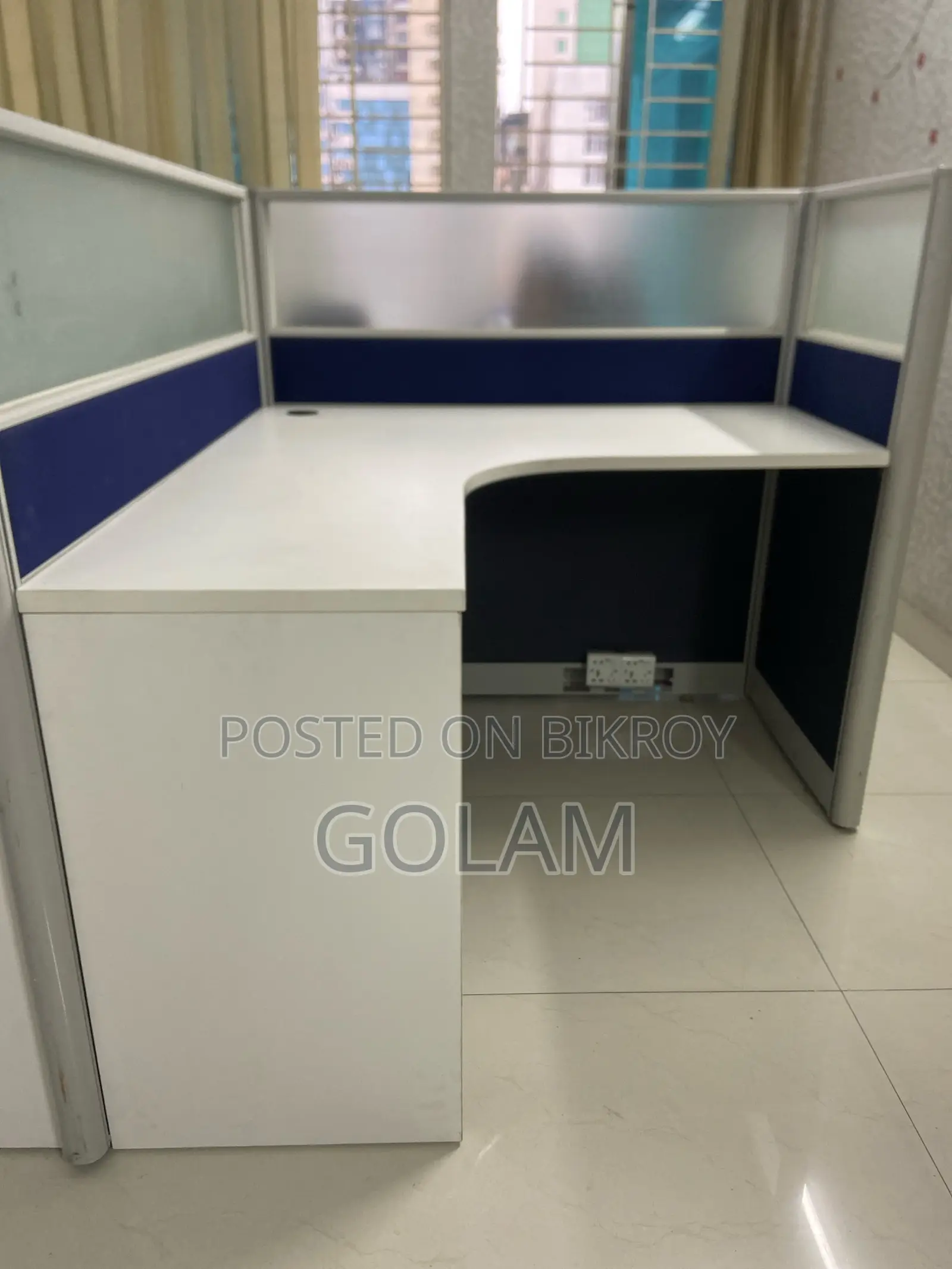 চারজনের জন্য ওয়ার্কিং স্টেশন