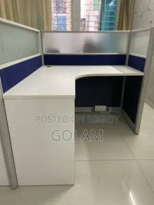 চারজনের জন্য ওয়ার্কিং স্টেশন