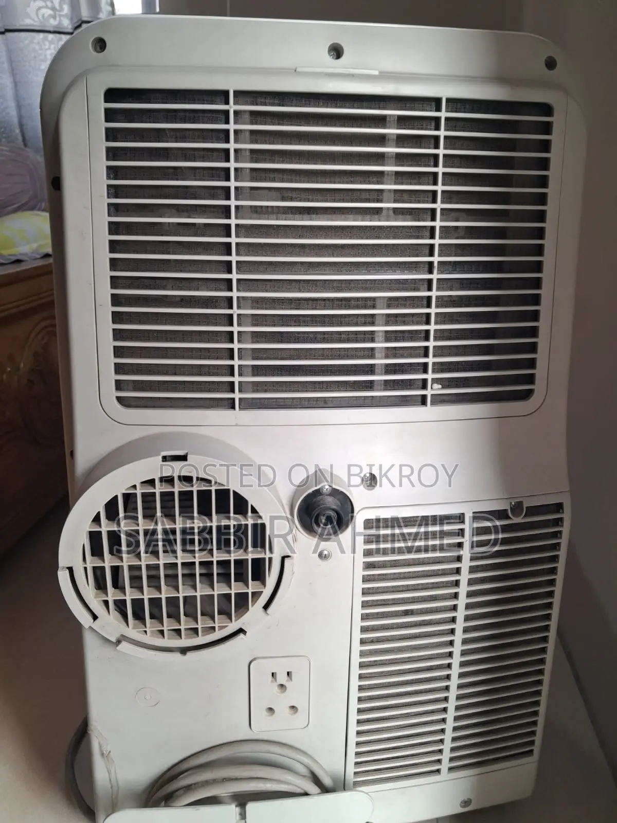 Midea 1-ton Portable Air Conditioner - Excellent Condition