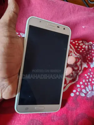 Samsung Galaxy J7 . (Used)