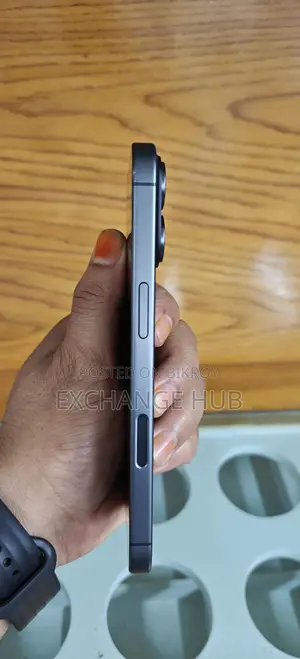 Apple iPhone 17 (Used)