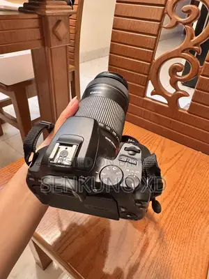 Canon EOS 200D II with EFS 55 - 250MM image stabilizer Macro 0.85m