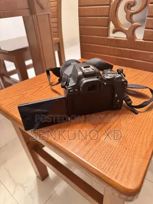 Canon EOS 200D II with EFS 55 - 250MM image stabilizer Macro 0.85m
