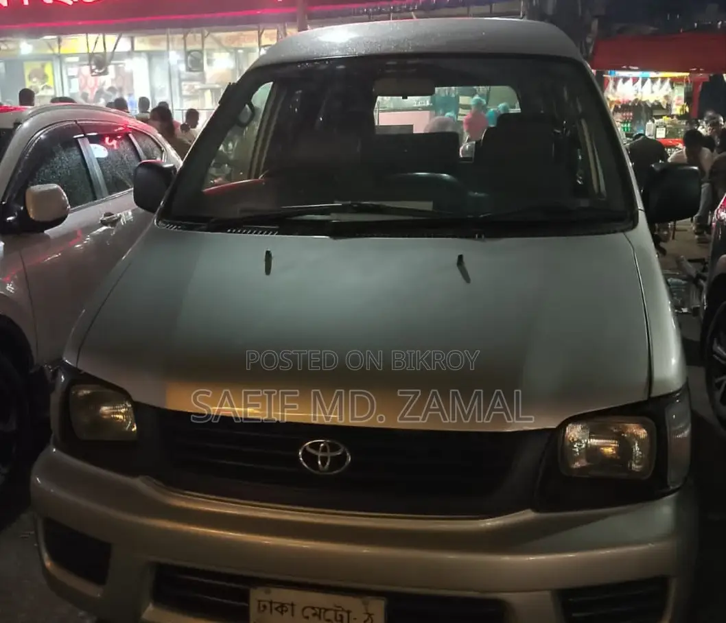 Toyota Noah 2004 (kR42)