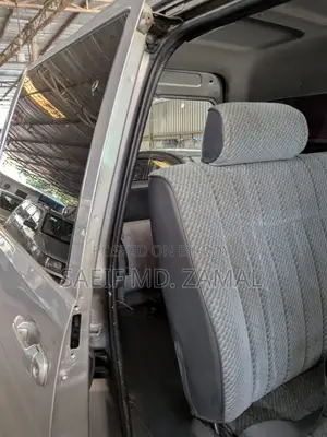 Toyota Noah 2004 (kR42)