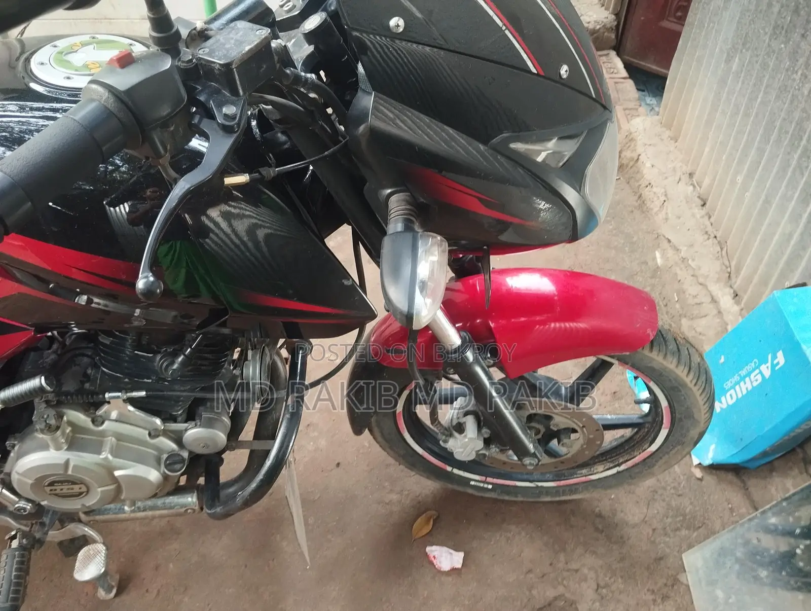 Bajaj Pulsar 150 . 2017