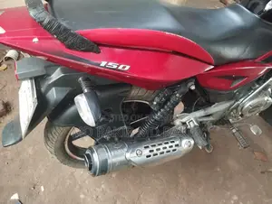 Bajaj Pulsar 150 . 2017