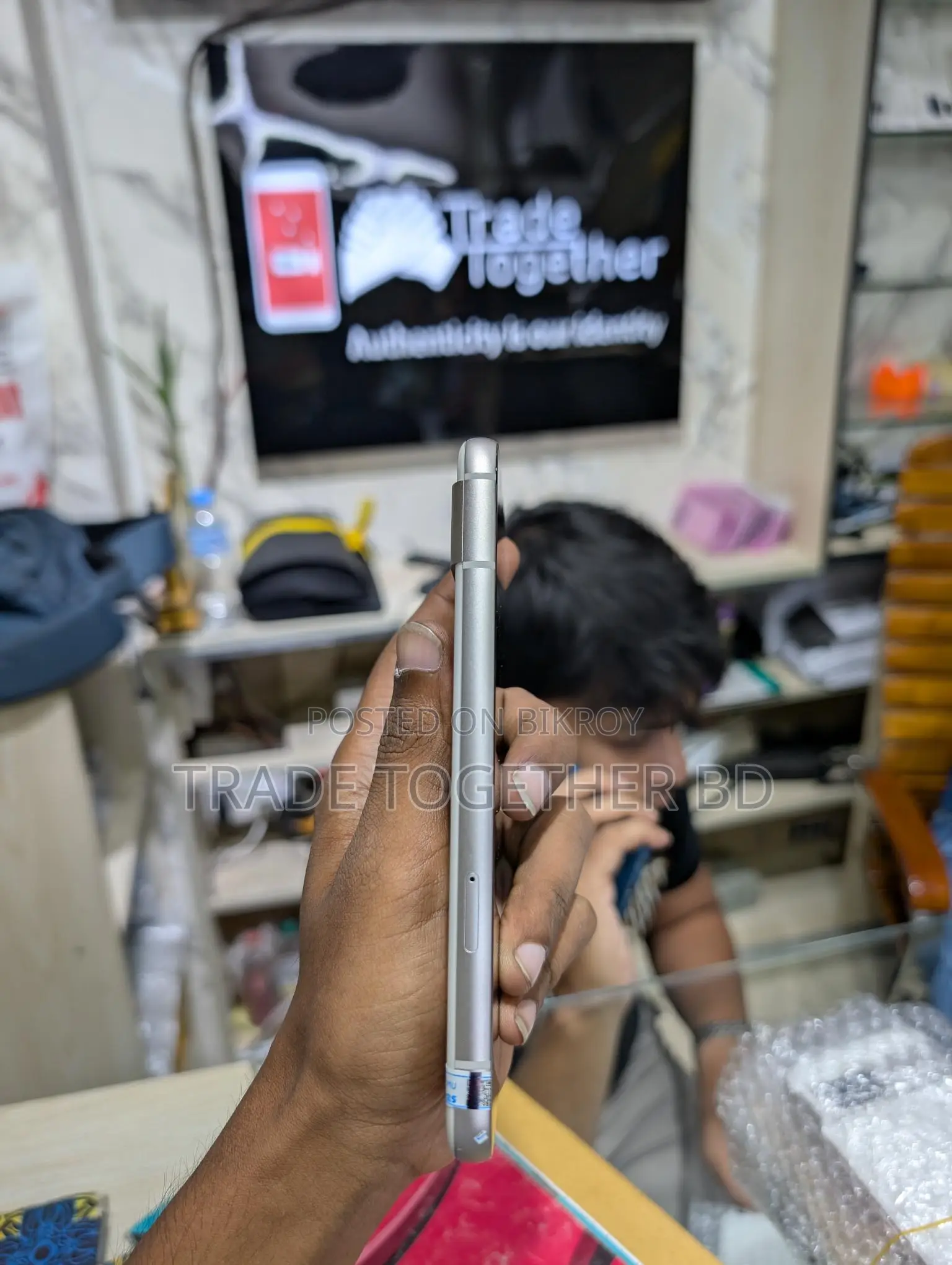 Google Pixel 8a . (Used)