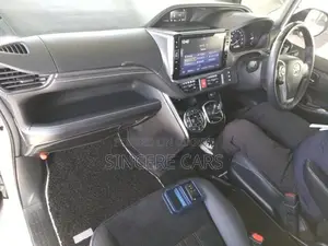 Toyota Esquire GI PREMIUM HYB 4.5 2020