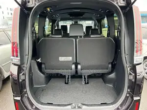 Toyota Esquire Non hybrid Gi Wine 2021