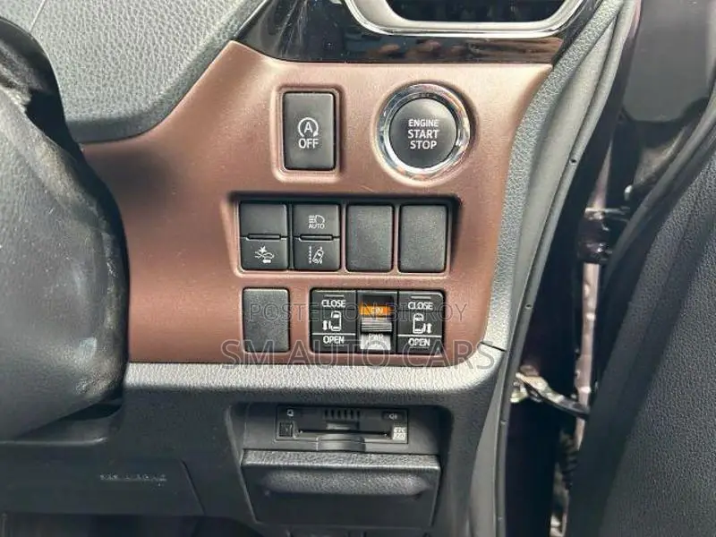 Toyota Esquire Non hybrid Gi Wine 2021