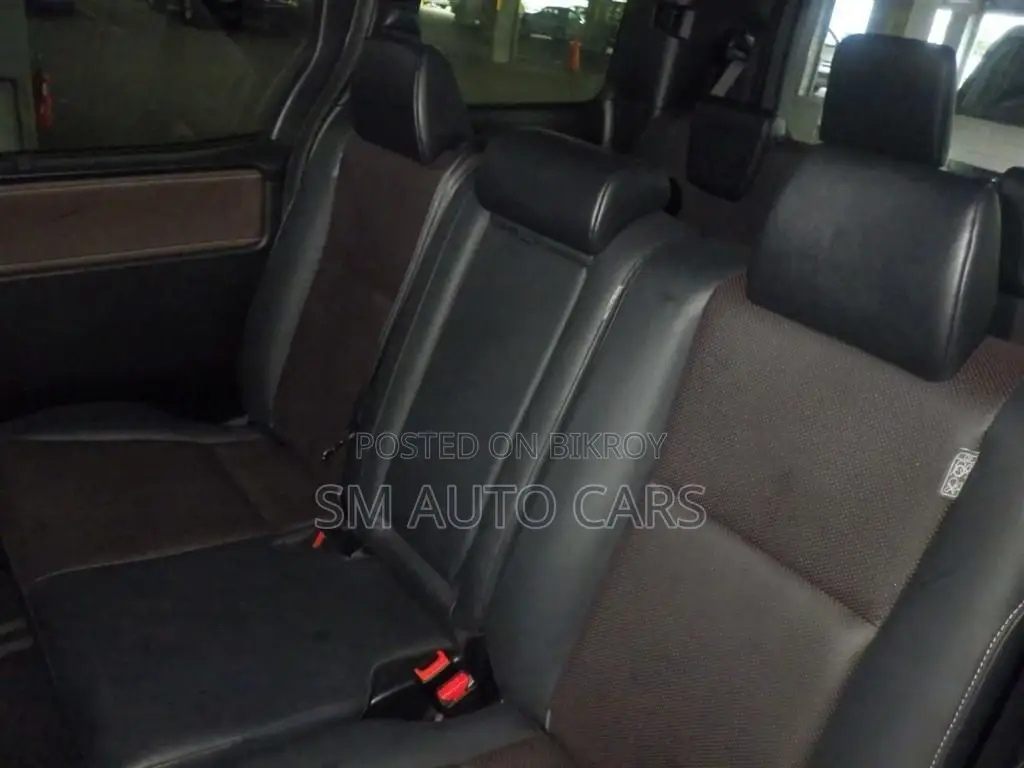 Toyota Esquire Non hybrid Gi Wine 2021