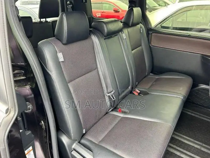 Toyota Esquire Non hybrid Gi Wine 2021
