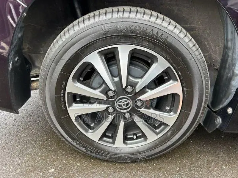 Toyota Esquire Non hybrid Gi Wine 2021