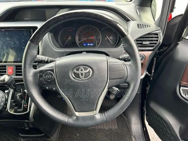 Toyota Esquire Non hybrid Gi Wine 2021